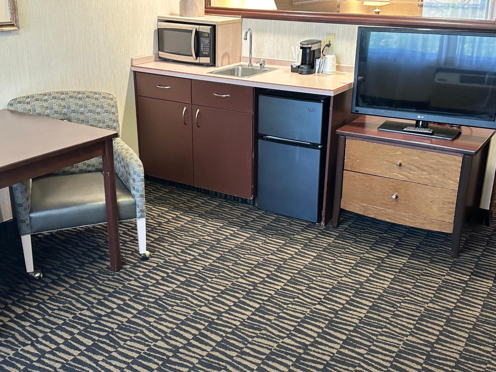 Sojourn Suites Portland Airport Экстерьер фото