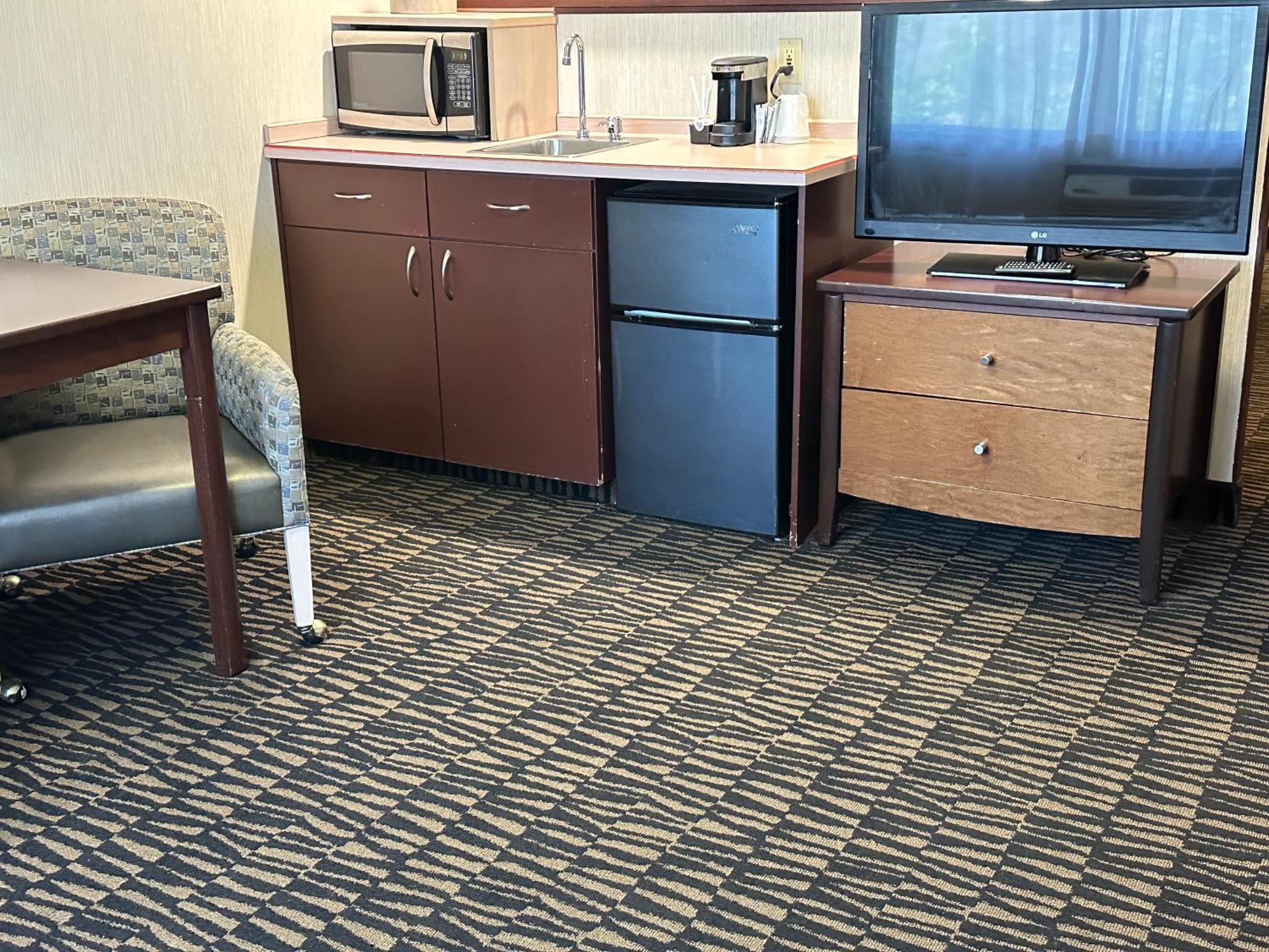 Sojourn Suites Portland Airport Экстерьер фото