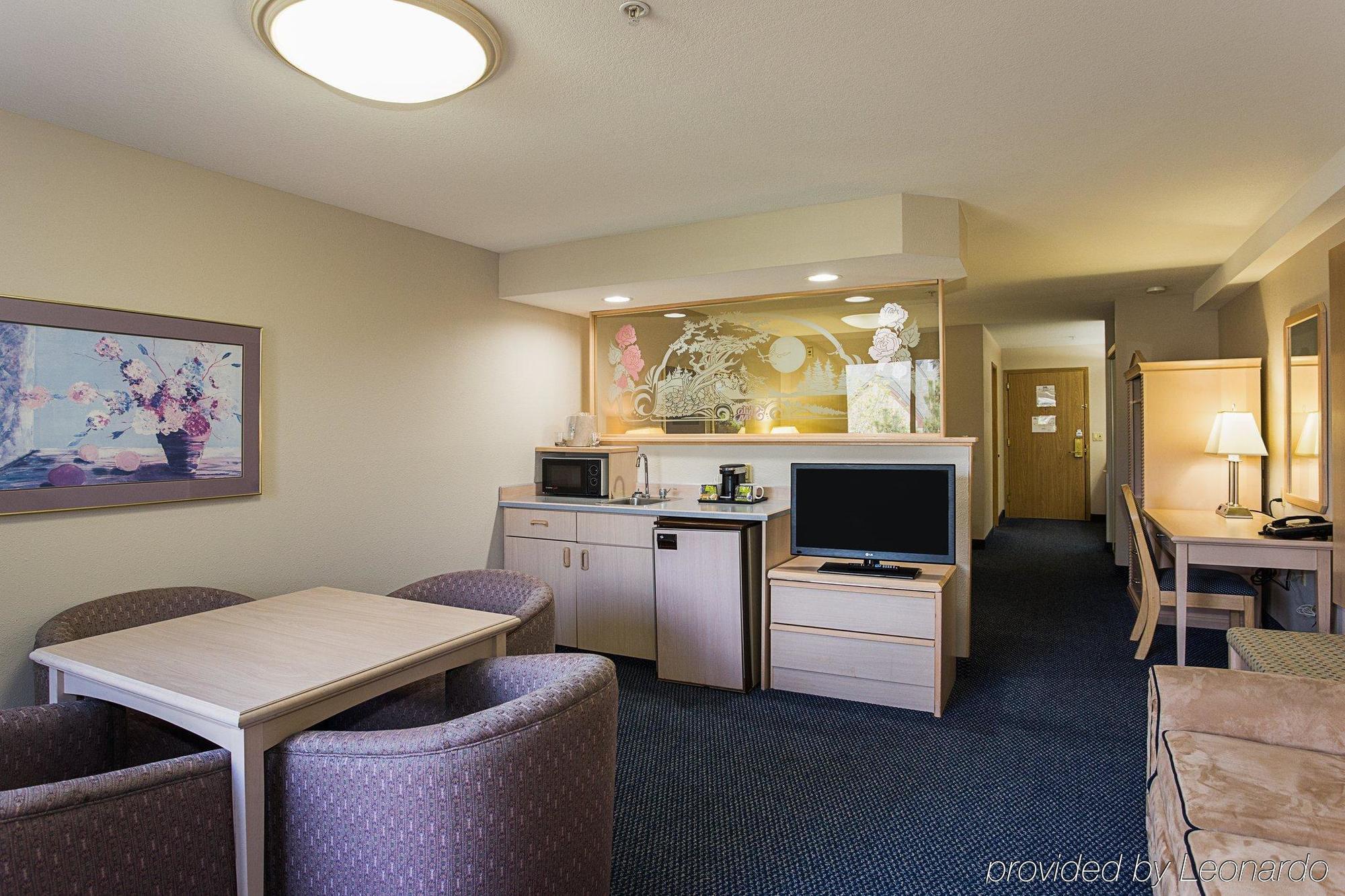 Sojourn Suites Portland Airport Экстерьер фото