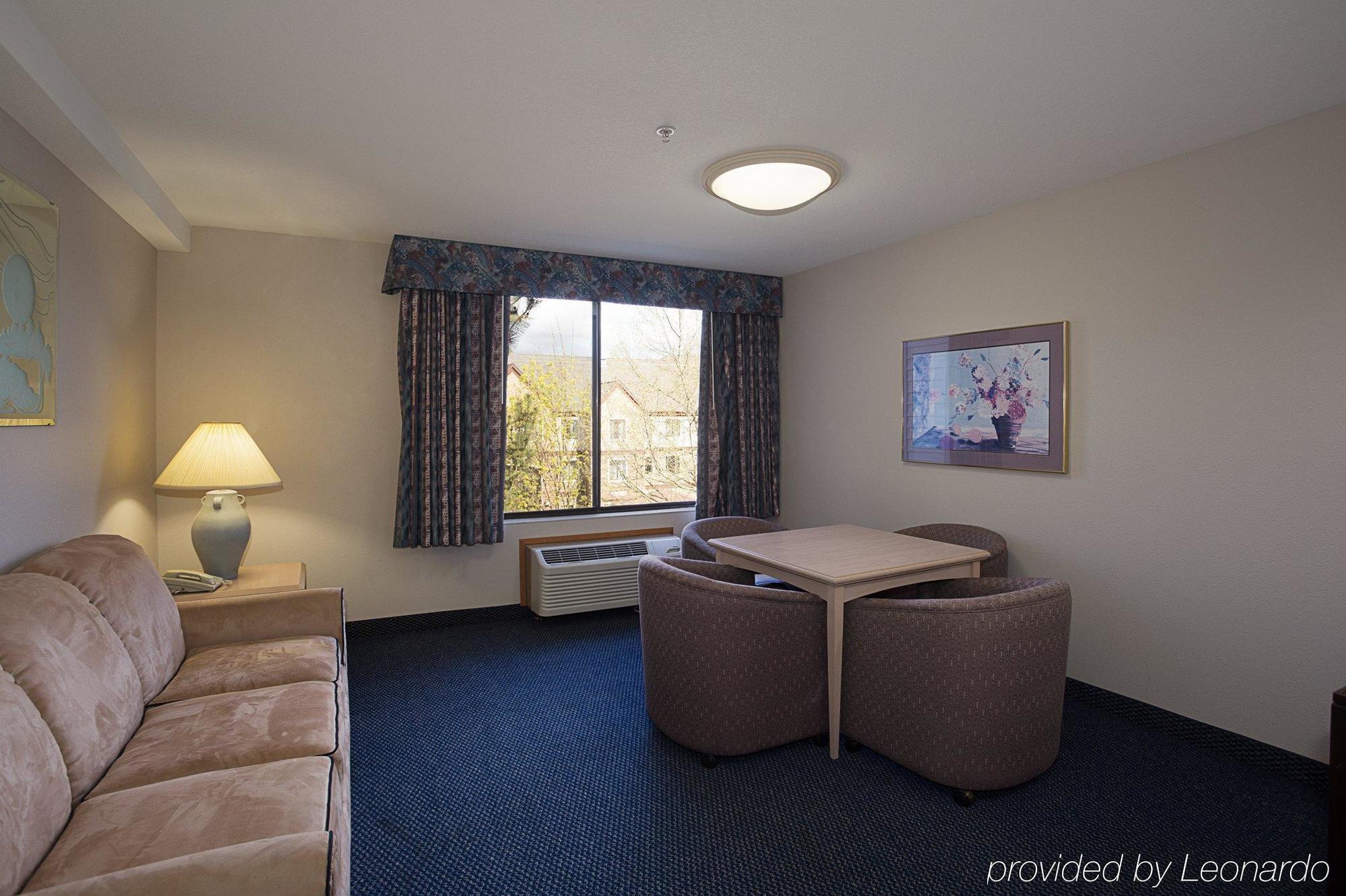 Sojourn Suites Portland Airport Экстерьер фото